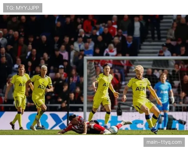 桑德兰1-0热刺，穆杰莱折射破门